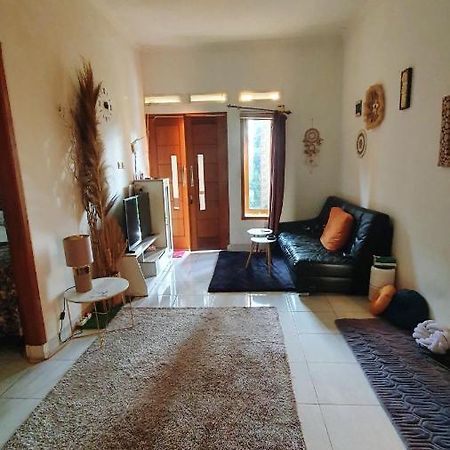House In Bekasi Timur Villa Eksteriør bilde