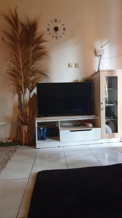 House In Bekasi Timur Villa Eksteriør bilde